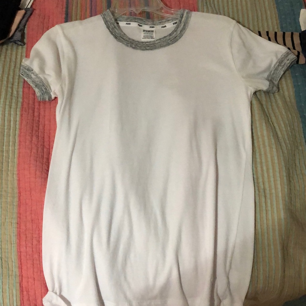 A white tee shirt